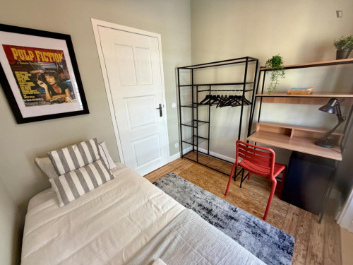 Good bedroom ideally suited to students