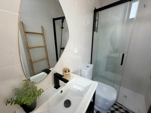 Good bedroom ideally suited to students - Gallery - 9