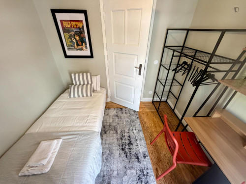 Good bedroom ideally suited to students