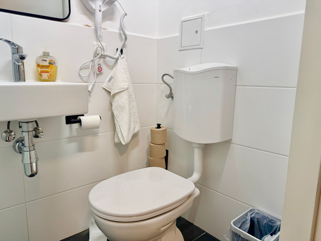 Charming & Compact Apartment Just Outside Vienna - 4