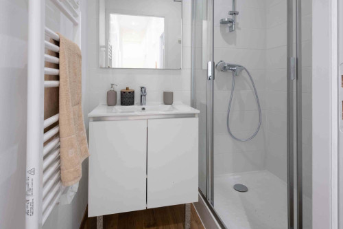 Room in Rue du Commandant Fuzier, Lyon for 125 m² with 6 bedrooms - Gallery - 6