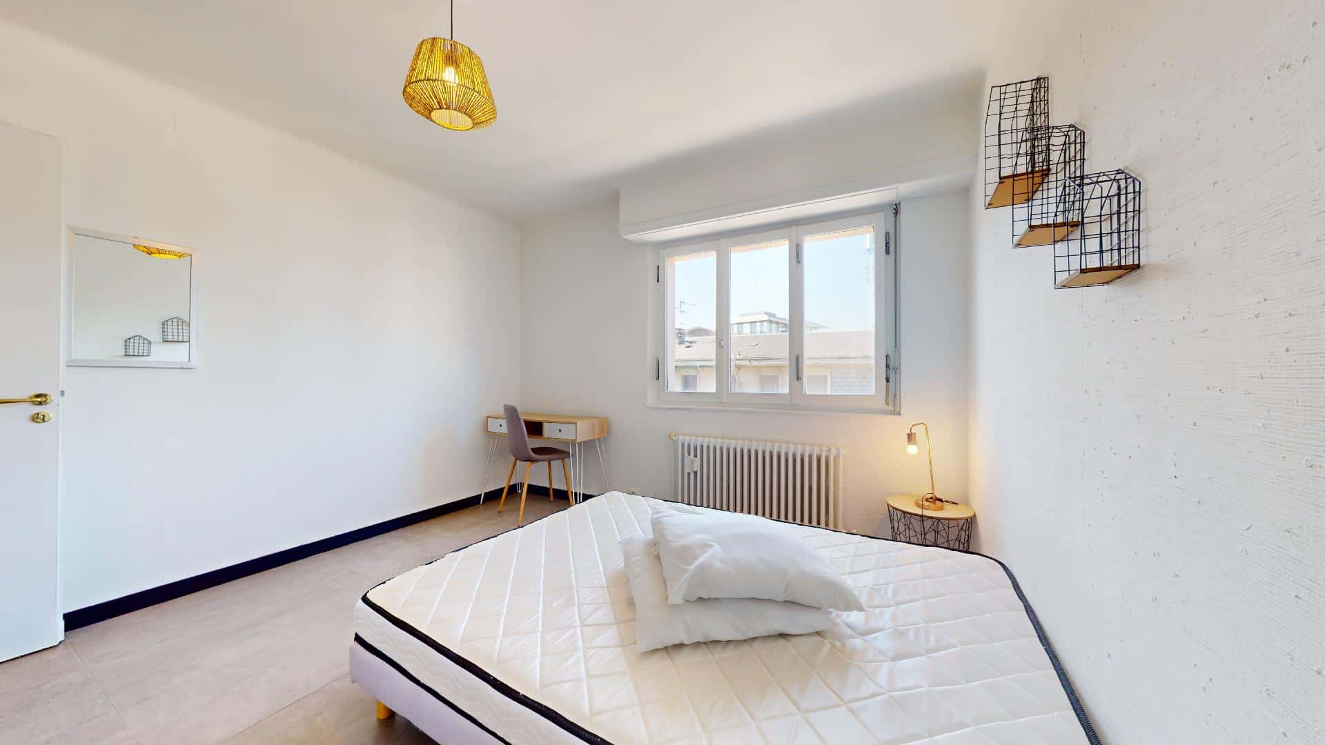 Room In Rue Du Chablais, Annemasse For 87 M² With 4 Bedrooms - 1
