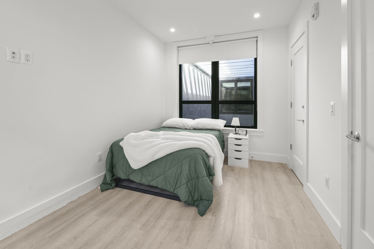 #1915: Dupont Circle - Full Bedroom C - 11