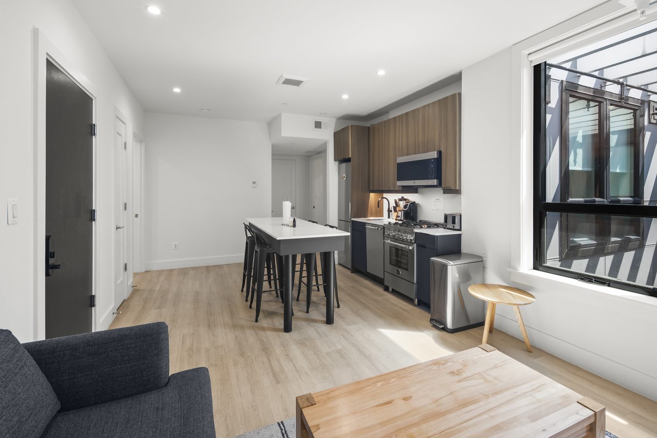 #1915: Dupont Circle - Full Bedroom A - 11