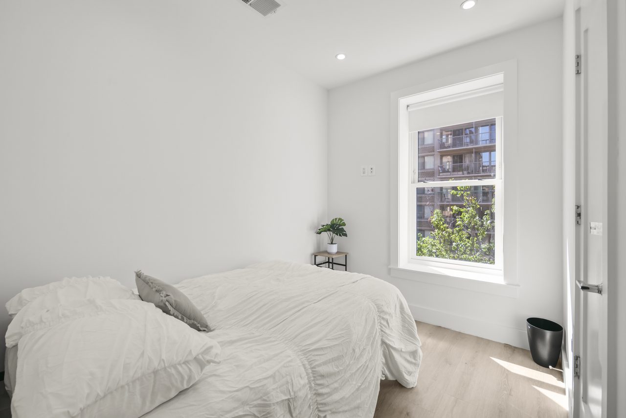 #1917: Dupont Circle - Full Bedroom A - 16