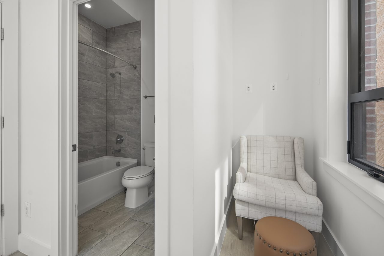 #1916: Dupont Circle - Full Bedroom C/w Private Bahtroom - 4