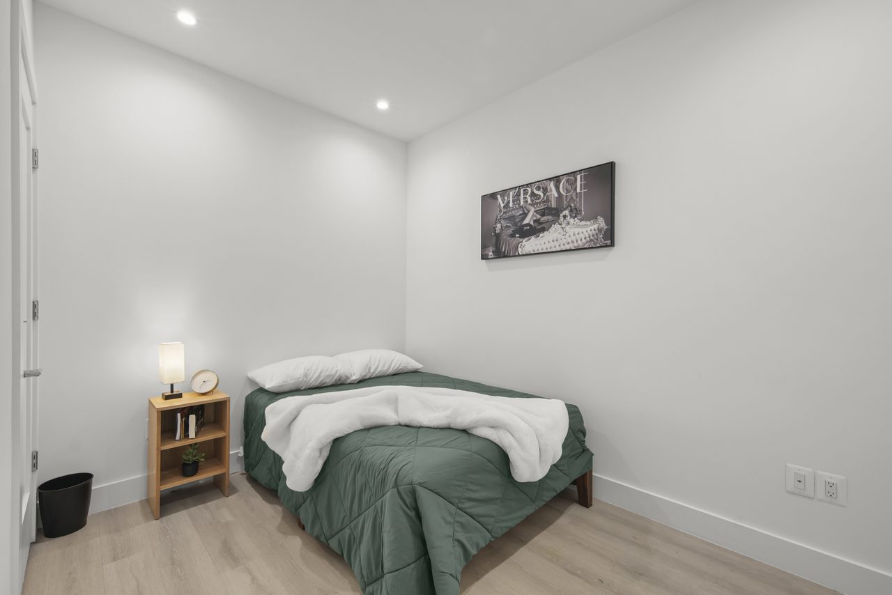 #1914: Dupont Circle - Full Bedroom A - 1