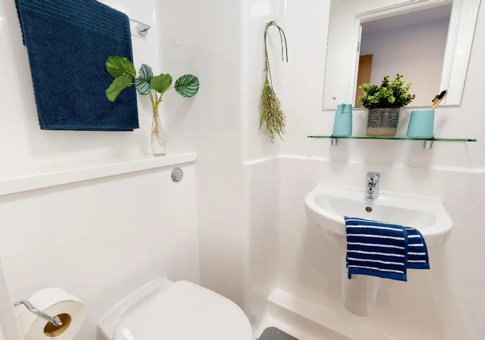  Gold En-Suite Plus-2627  -  Altus House  - Gallery -  3