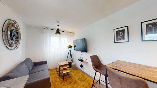Room in Rue du Sentier, Annemasse for 86 m² with 5 bedrooms