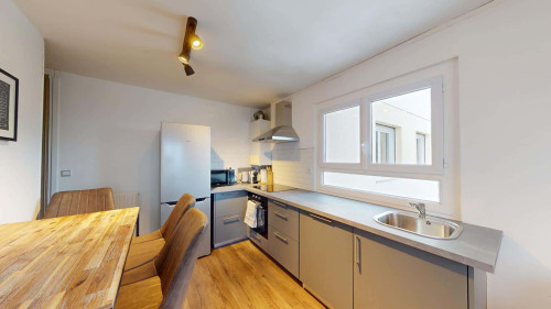 Room in Rue du Sentier, Annemasse for 86 m² with 5 bedrooms - Gallery - 10