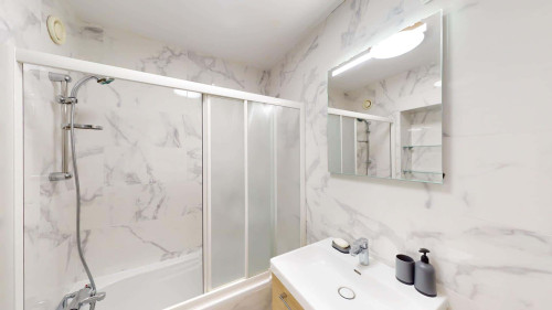 Room in Rue du Sentier, Annemasse for 86 m² with 5 bedrooms - Gallery - 5