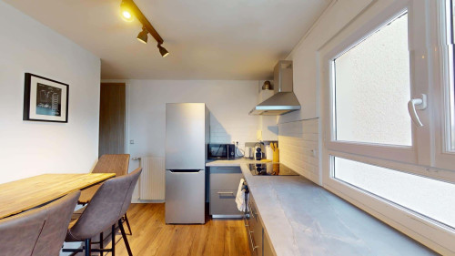 Room in Rue du Sentier, Annemasse for 86 m² with 5 bedrooms - Gallery - 9