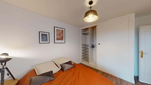 Room in Rue du Sentier, Annemasse for 86 m² with 5 bedrooms