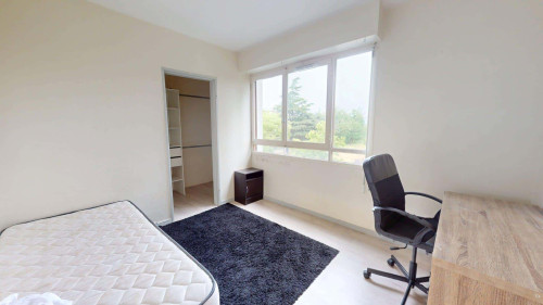 Room in Rue Louis Mirault, Tours for 89 m² with 4 bedrooms