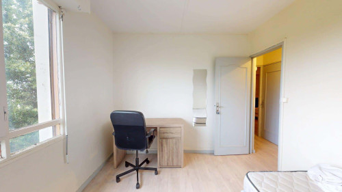 Room in Rue Louis Mirault, Tours for 89 m² with 4 bedrooms