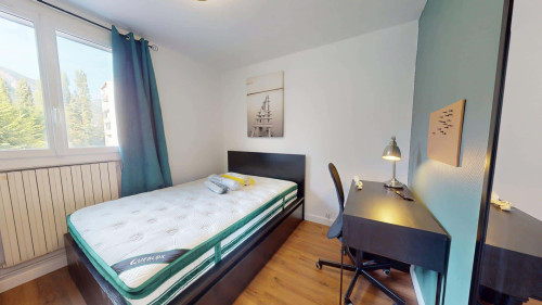 Room in Rue Saint-Ferjus, Grenoble for 75 m² with 3 bedrooms