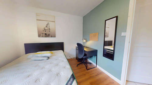 Room in Rue Saint-Ferjus, Grenoble for 75 m² with 3 bedrooms