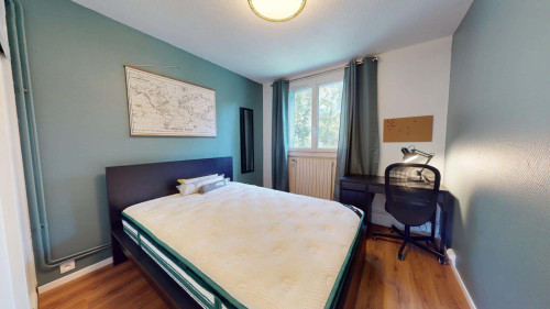 Room in Rue Saint-Ferjus, Grenoble for 75 m² with 3 bedrooms