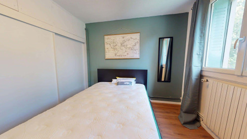 Room in Rue Saint-Ferjus, Grenoble for 75 m² with 3 bedrooms