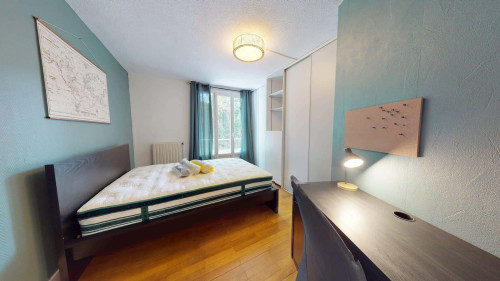 Room in Rue Saint-Ferjus, Grenoble for 75 m² with 3 bedrooms