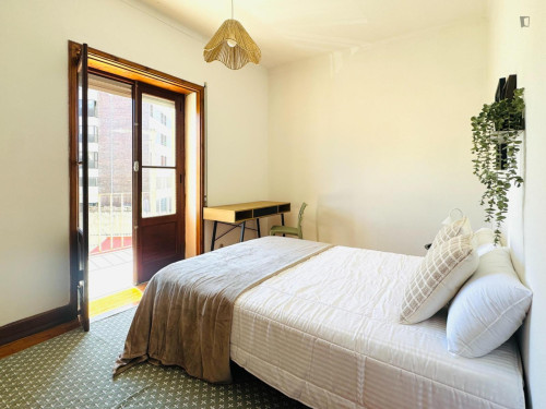 Exclusive Double Bedroom with a balcony close to University of Coimbra