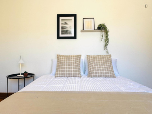 Exclusive Double Bedroom with a balcony close to University of Coimbra