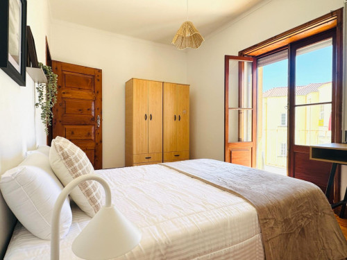 Exclusive Double Bedroom with a balcony close to University of Coimbra