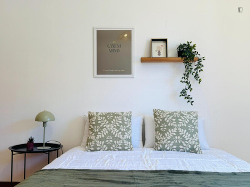 Captivating Double Bedroom close to Faculty of Economics