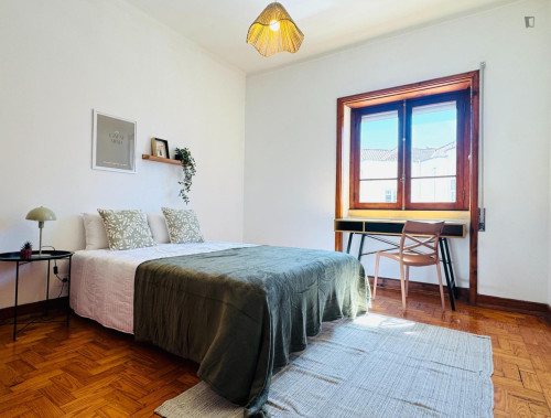 Captivating Double Bedroom close to Faculty of Economics