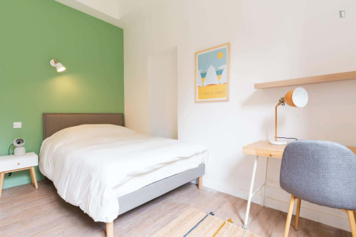 Room in Rue de la Patouillerie, Nantes for 500 m² with 20 bedrooms