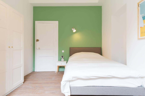 Room in Rue de la Patouillerie, Nantes for 500 m² with 20 bedrooms