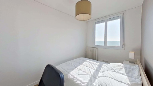 Room in Rue Hector Berlioz, Rouen for 80 m² with 4 bedrooms