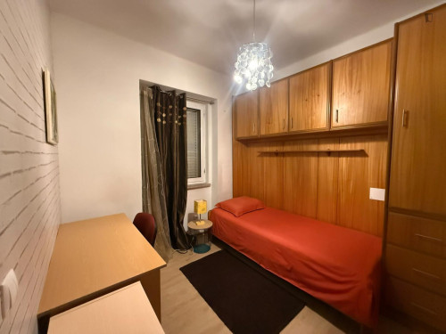 Lovely bedroom in Norton de Matos area