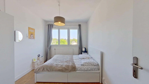 Room in Rue d'Orléans, Caen for 87 m² with 4 bedrooms