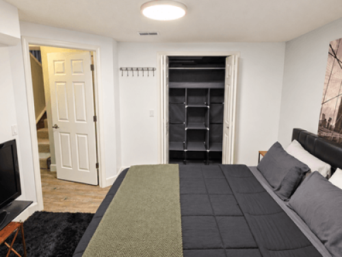 Cozy Queen Room with Private Bath