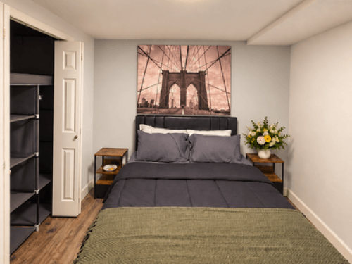 Cozy Queen Room with Private Bath - Gallery - 12