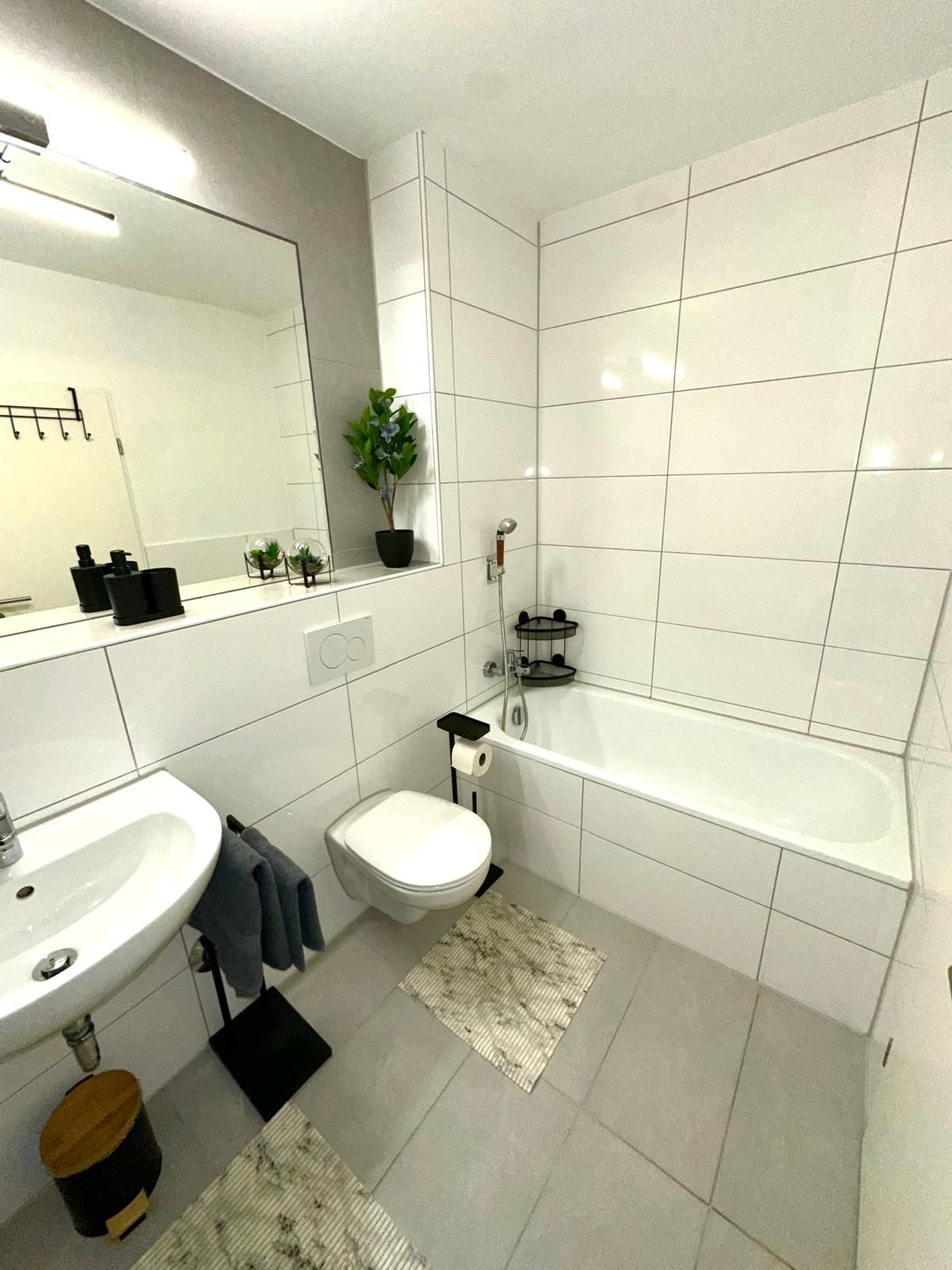 Beautiful Cozy 2-Room Apartment At Hürth Park Shopping Center - 2