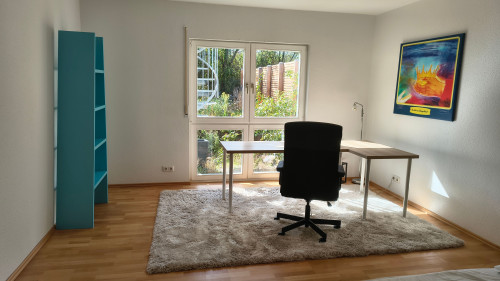 Business Apartment between Frankfurt and Hanau – 5 minutes walk to the train station, approx. 30 minutes to Frankfurt Central Station, own parking space, terrace, home office, ideal for expats, project staff and families - Gallery - 14