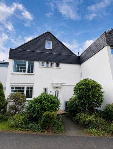 Exclusive furnished 180 sqm house with garden & balconies in Bergisch Gladbach