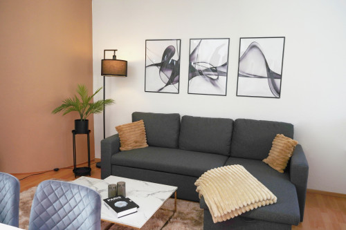 Stylish 2-room apartment with balcony & underground parking – central in Leonberg