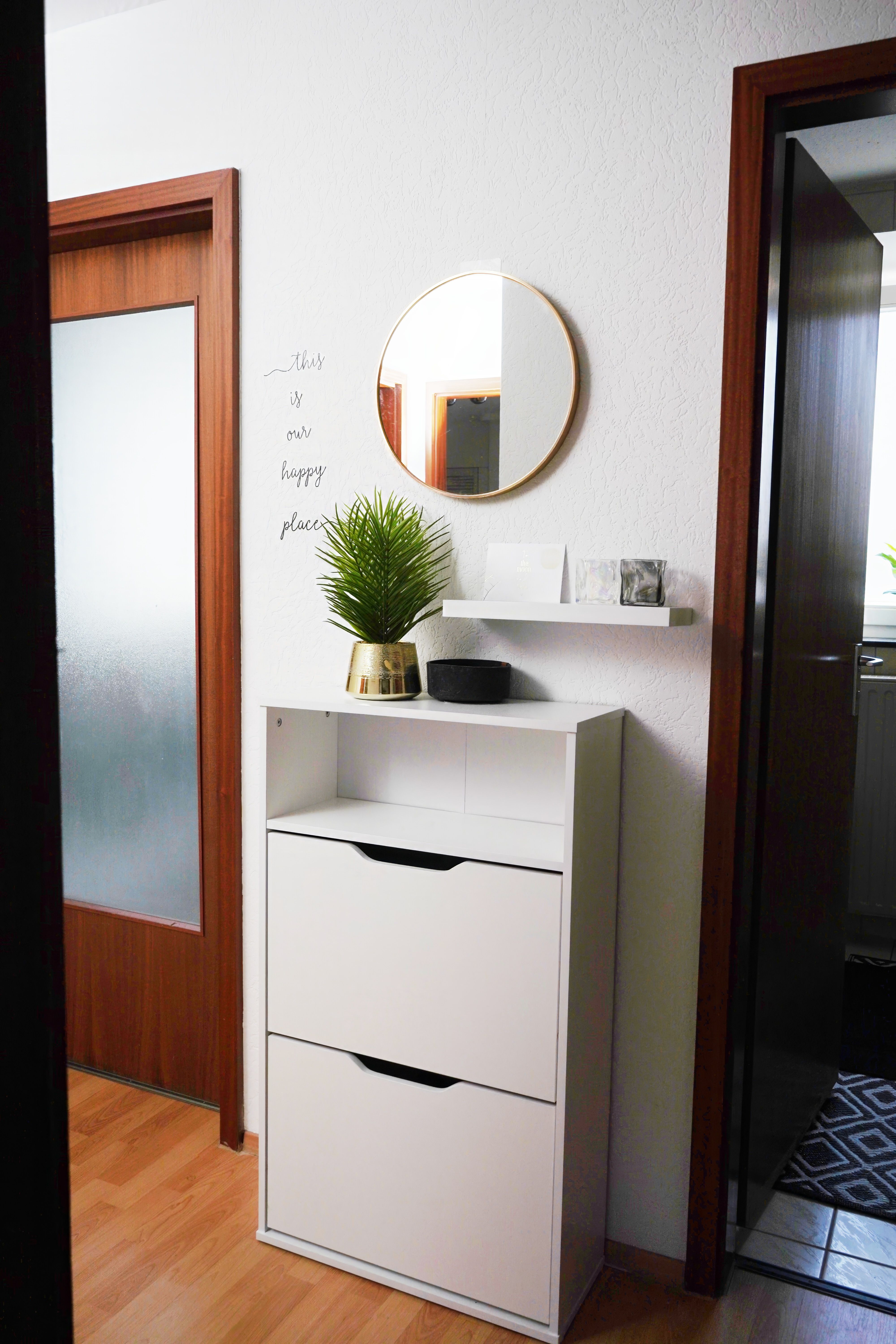 Stylish 2-Room Apartment With Balcony & Underground Parking – Central In Leonberg - 1