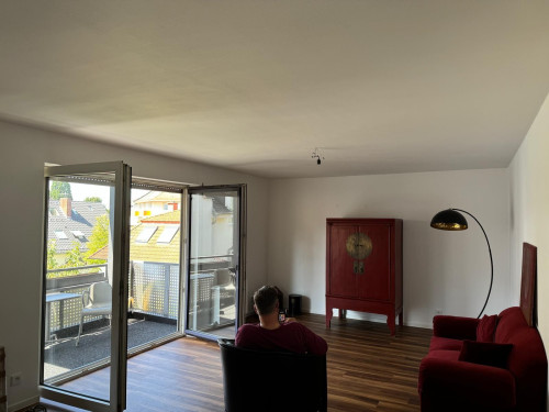 Temporary Rental Near City Center in Frankfurt-Sachsenhausen – Furnished 3-Room Apartment with Balcony.