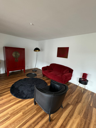 Temporary Rental Near City Center in Frankfurt-Sachsenhausen – Furnished 3-Room Apartment with Balcony.