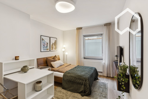 Gut-Renovated Design Apartment in Quiet Courtyard Location – Barbarossaplatz