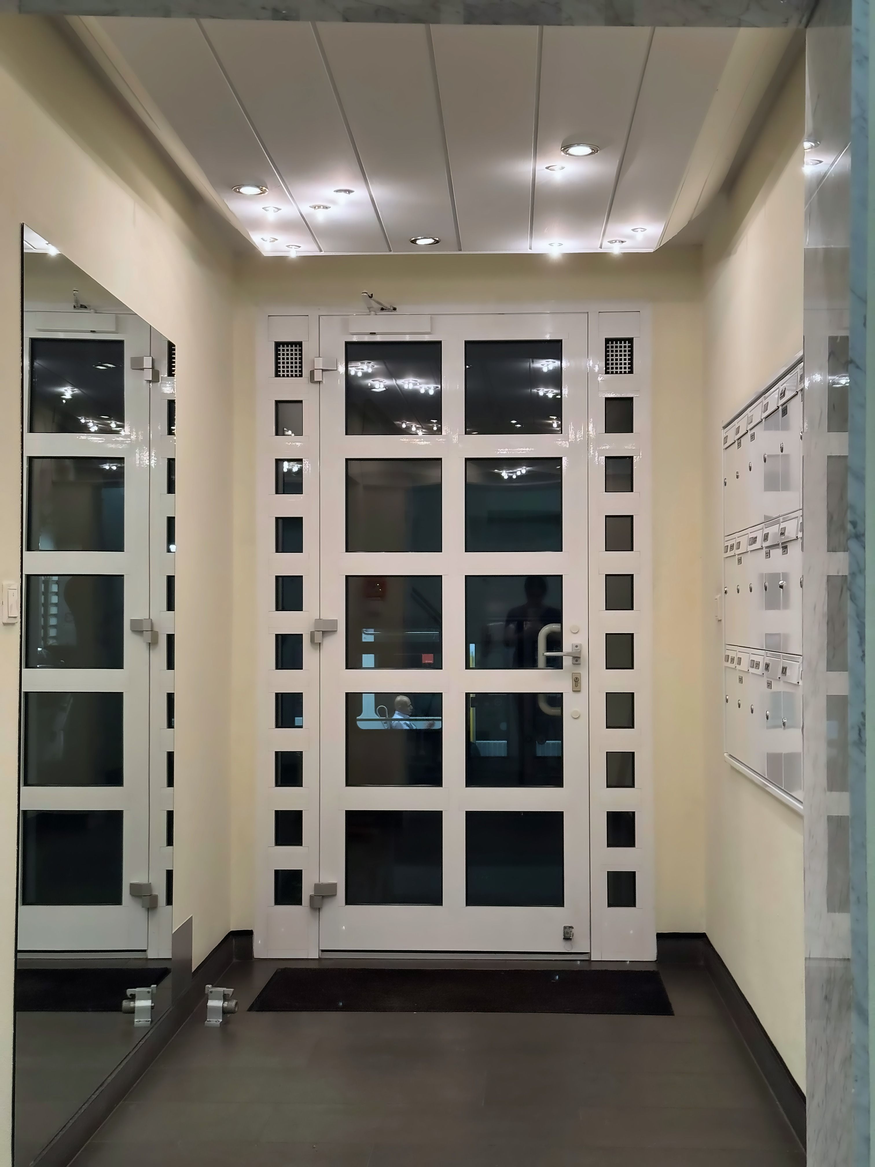 Chic Furnished Apartment In City Center – Move-In Ready With Premium Amenities - 3