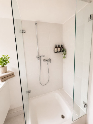 Fully furnished business apartment with private terrace & garden | All-inclusive | 68 m²