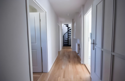 Spacious 2 bedrooms + Home Office Apartment in Frankfurt Ginnheim