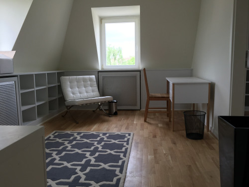 Spacious 2 bedrooms + Home Office Apartment in Frankfurt Ginnheim