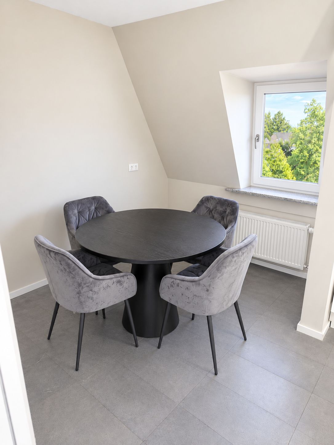 Spacious 2 Bedrooms + Home Office Apartment In Frankfurt Ginnheim - 4