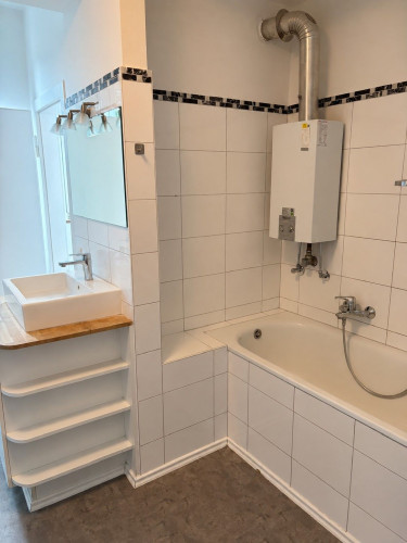 Beautiful, renovated period apartment centrally located in Düsseldorf directly on the green Schillerplatz